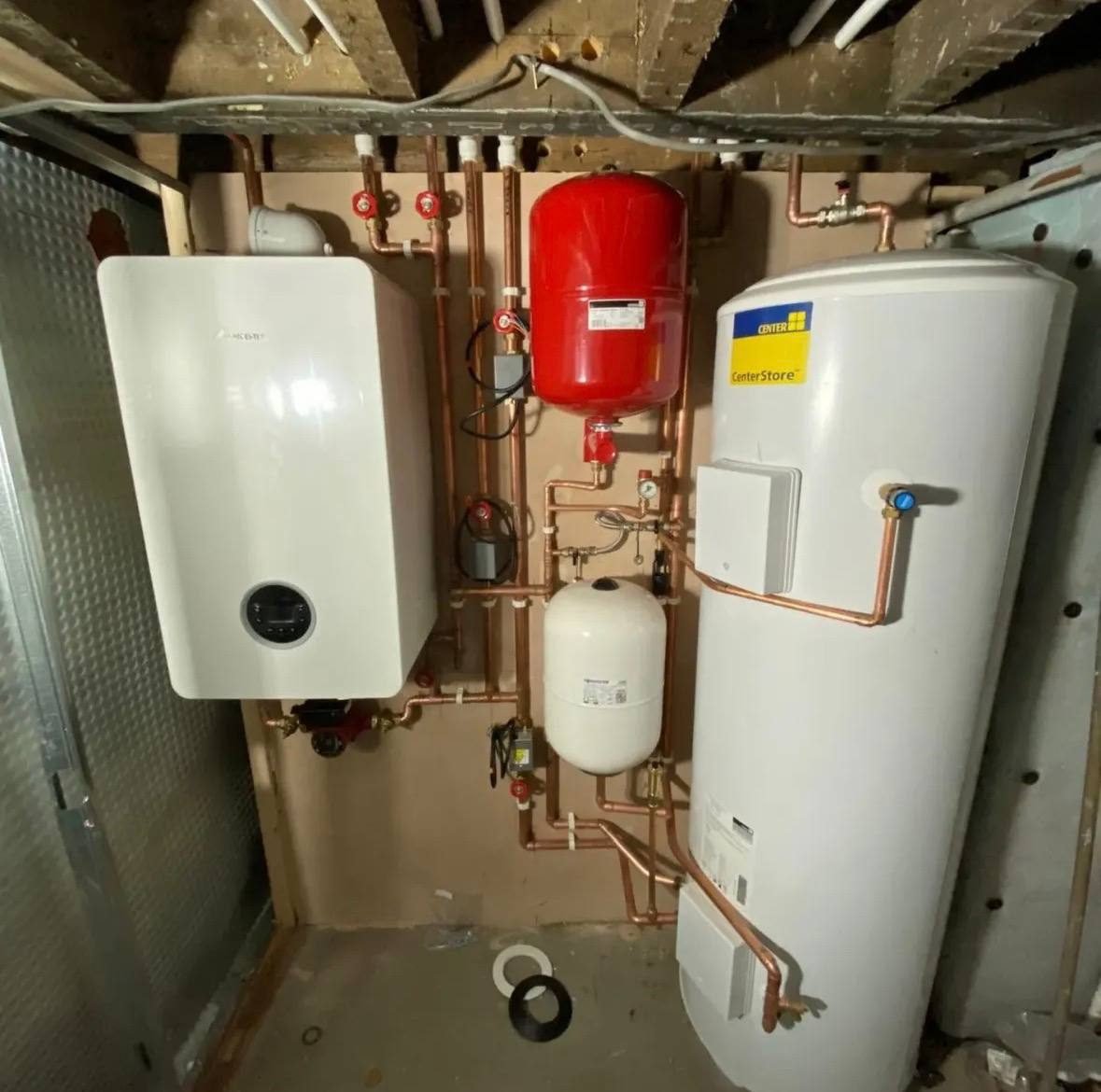 Worcester system boiler and unvented hot water cylinder with expansion vessels